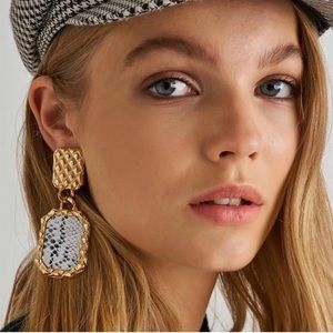 🔲 3 / $20 🔲❗️ Fashion snake print earrings